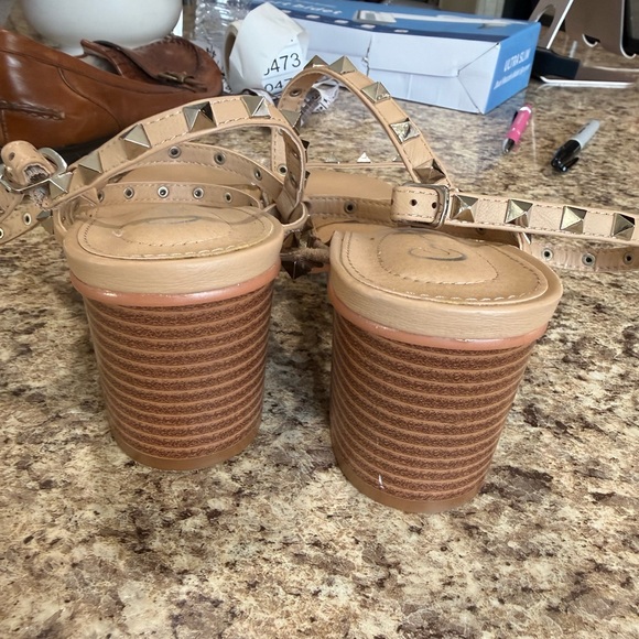 Comfortview Beige Sandals - Picture 6 of 10